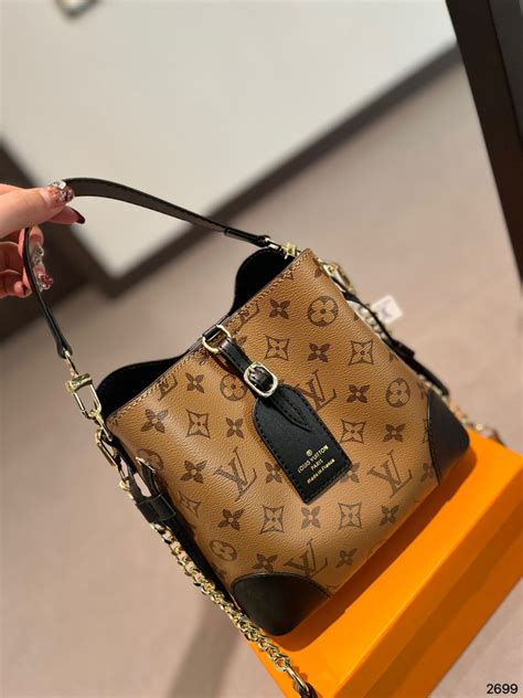 LV Сумка на плечо - купить с доставкой по выгодным ценам в интернет ...