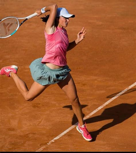 Iga Swiatek's legs appreciation post [ Swipe -> ] : r/GirlsTennis