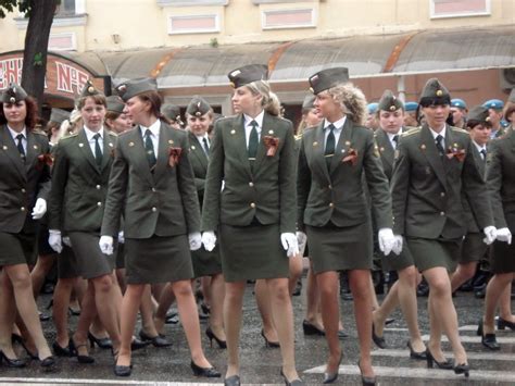 Épinglé sur Beautiful women in Uniform
