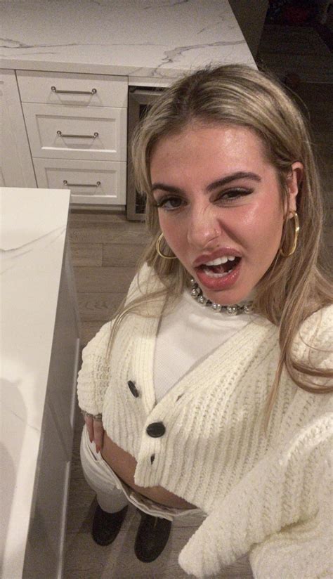 Slutty selfie : r/IRLblondes