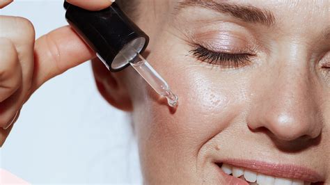 How Does Retinol Work? Benefits and Rules of Use Explained | Glamour UK