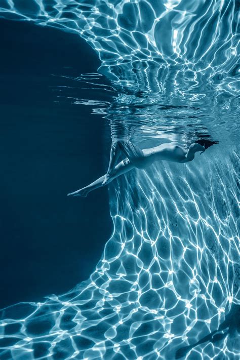 Alex Sher - Champagne - underwater nude photograph - print on aluminum