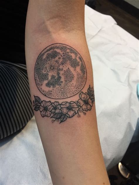Full moon tattoo by Courtney O'Shea Black 13 Tattoo | Tatuajes