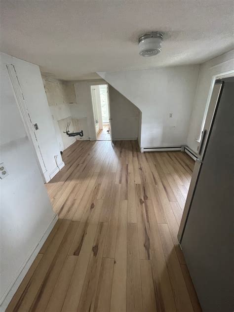 3 Adams St Unit 3rd floor apt 1 Bdrm, Easthampton, MA 01027 - 3 Adams