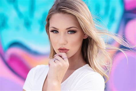 San Antonio Senior Photographer / Essex Modern City / Downtown San