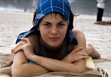 Mireille Mathieu comme vous ne l'avez peut-être jamais vue ! | Suis-Nous