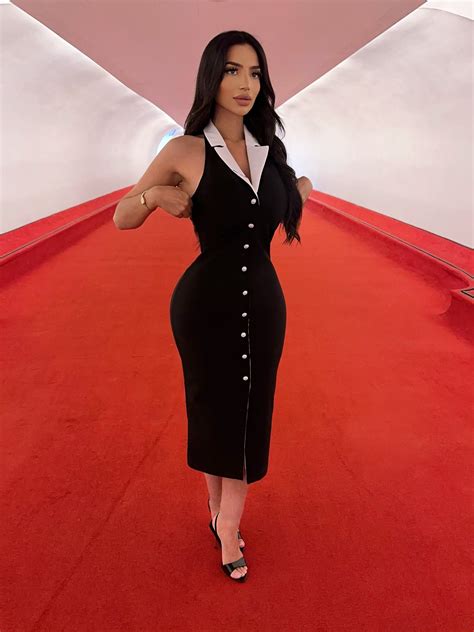 Kathleen Molina🦋 | Ready for work💼 @fashionnova 🔎Kendall bandage halter