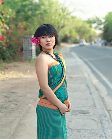 Mischievous Minx – Medium