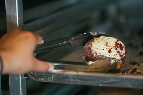 A Late Night Fried Dough Fix At Dallas’ Glazed Donut Works - Eater Dallas