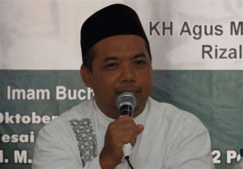 gus zaki tegaskan keluarga ponpes tebuireng  solid dukung jokowi