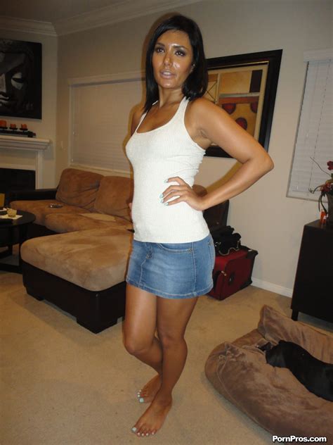 Shazia Sahari's feet