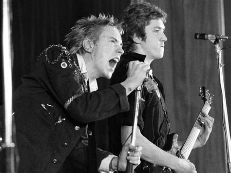 Sex Pistols’ Steve Jones admits he doesn’t like his…