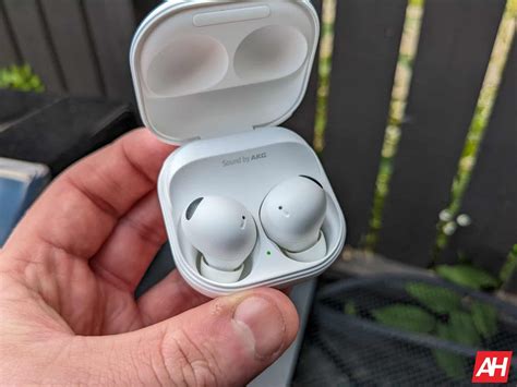 Samsung's new Galaxy Buds show up in a live photo