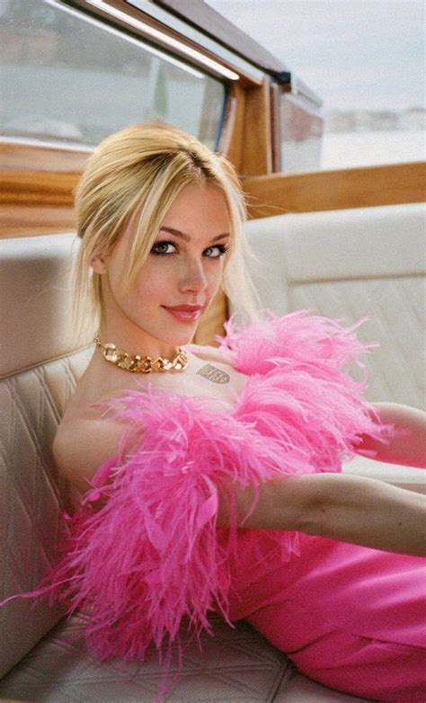 Bethany Cabot loves pink by PiercePatchett on DeviantArt