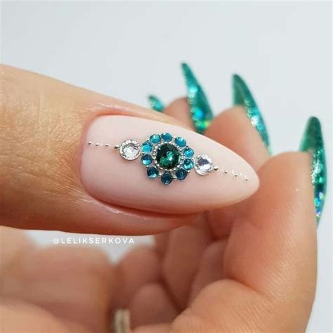Роскошные дизайны с стразами | Gem nails, Swarovski nails, Rhinestone nails