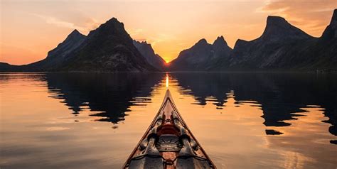 La magia dei fiordi norvegesi vista a bordo di un kayak (FOTO) - greenMe