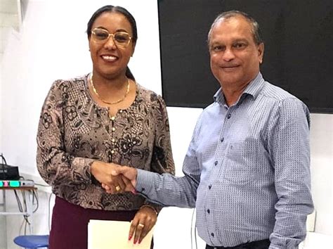 dayasankar mathoera neemt voorzittershamer nzr  de ware tijd