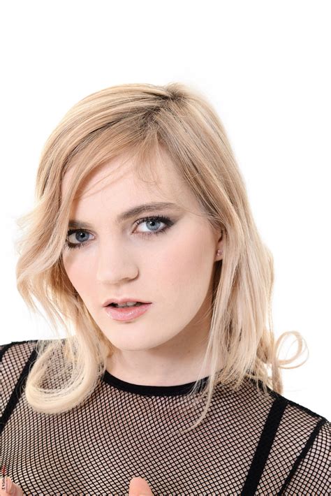 Carly Rae Summers Pictures (38 Images)