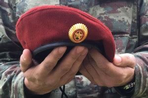 Создать мем "берет росгвардии, военные береты, краповый берет спецназ ...