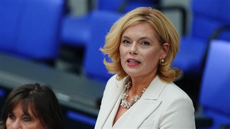 Klöckner verteidigt CSD-Verbot für queere Gruppe