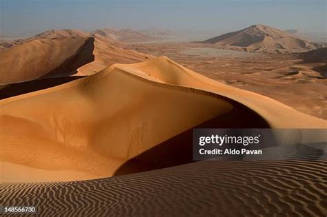 Middle East Desert Landscape Photos and Premium High Res Pictures ...