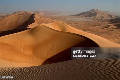 Middle East Desert Landscape Photos and Premium High Res Pictures ...