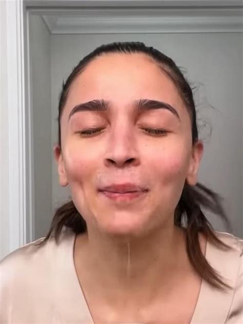 Alia bhatt facial expressions 😻 : r/aliabhatt69
