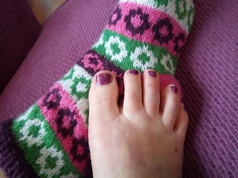 My tiny toes 🤭😘 : r/Rate_my_feet