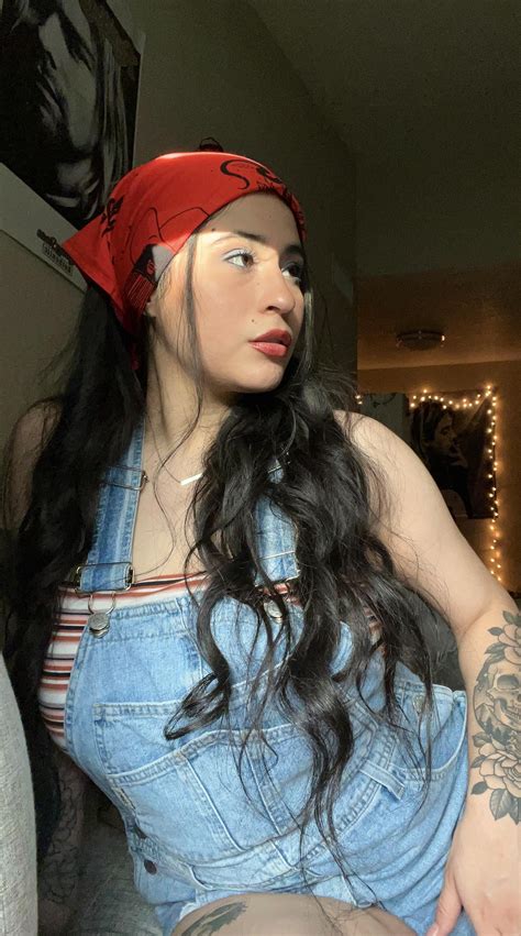 farmer’s daughter take one! 🪓😏 (Maxine Minx cosplay) : r/DraculaBiscuits
