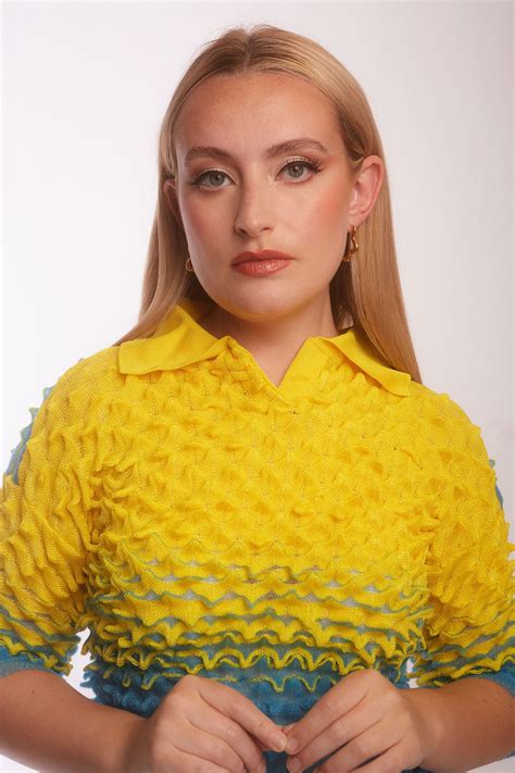 How Amelia Dimoldenberg Upended Our Red-Carpet Expectations | Vanity Fair