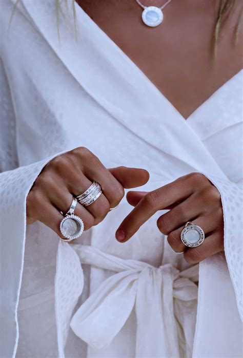 Кольцо «Лунный цикл» с белым перламутром и черной эмалью - Motto Jewellery