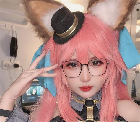 beautiful indonesian cosplayers     heart beating