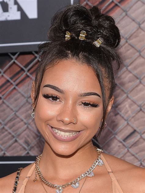 Alix Lapri - Singer, Actress