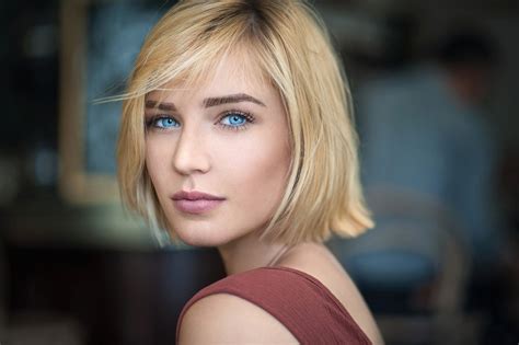 Девушки с белыми волосами и голубыми глазами (50 фото)