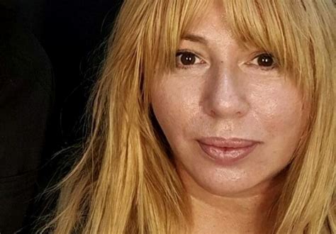 Алена Апина показалась на премьере фильма «Покерфейс» с новой прической ...