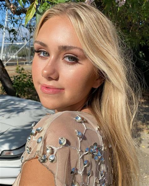 Emily Skinner 12 07 2020 2634655 - Emily Skinner – Social Media 03/12
