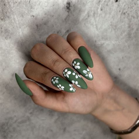 Зеленые ногти | Flower nails, Nails, Flowers
