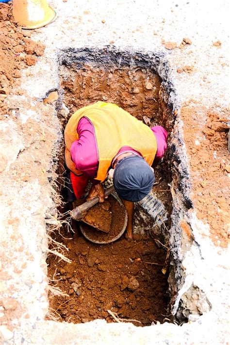 Man Digging Manual - Free photo on Pixabay - Pixabay