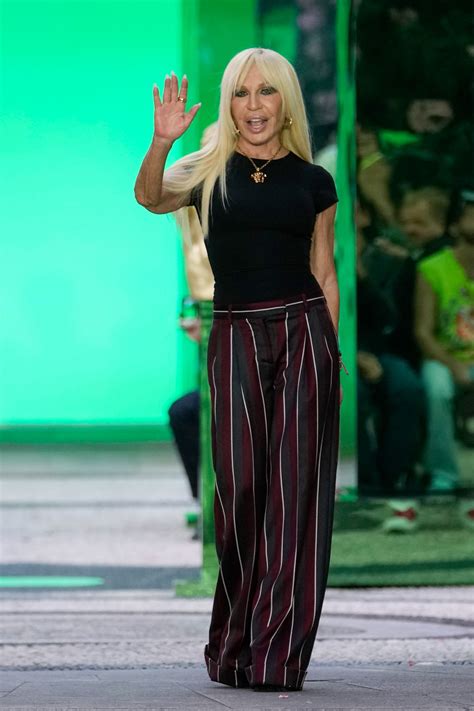 Donatella Versace deja de ser directora creativa de la casa de moda