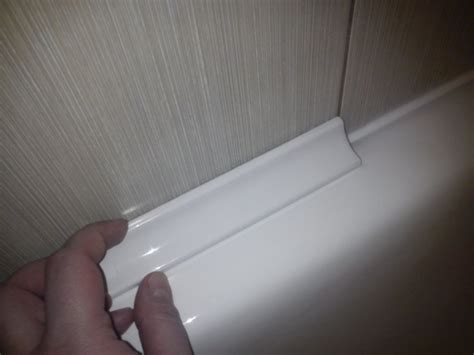 Керамический плинтус для ванной