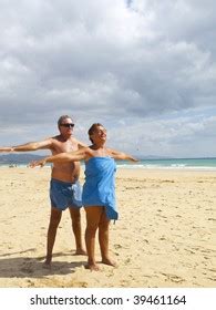 nude beach couple royalty  images stock  pictures