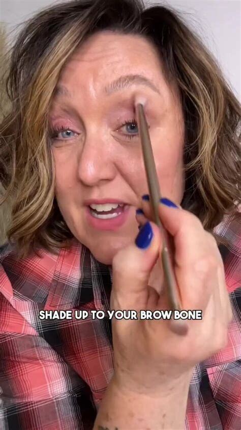 Easy Tutorial: How to Apply Eye Makeup for Over 50 | Upstyle