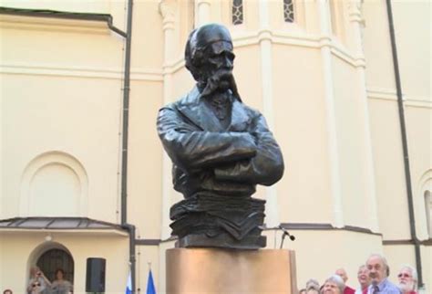 Spomenik Vuku Karadžiću u Ljubljani | Koreni