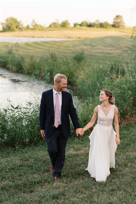 Des Moines Wedding | Schafer Century Barn Wedding Venue | Cassie + Alex
