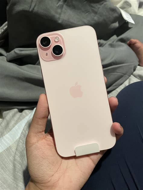 Pink iPhone 15 plus 😍😍😍 It’s beautiful y’all : r/iphone15