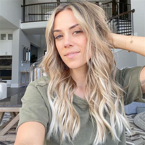 Jana Kramer Hair - Best Hairstyles Ideas for Women and Men in 2023