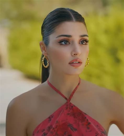 Hande Erçel Hair, Hande Erçel Makeup, Bird Makeup, Hair Beauty, Brown ...