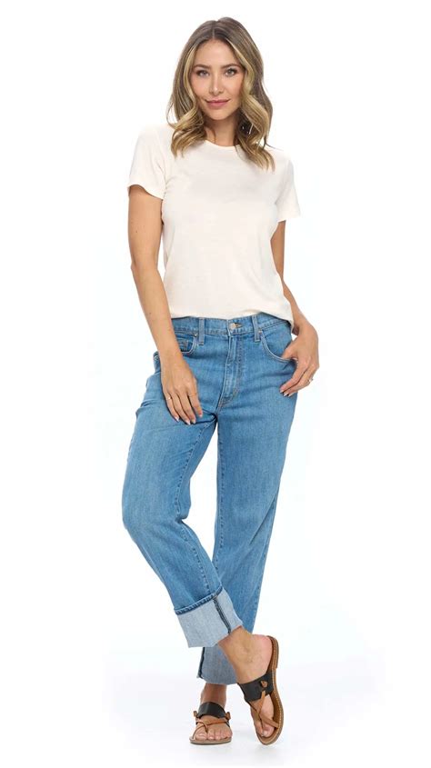 Best Travel Pants for Women - Stylish, Comfortable & Versatile