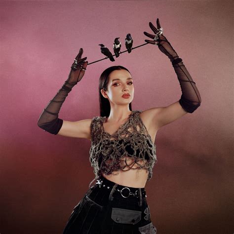 POPPY: il video del nuovo singolo "they're all around us"