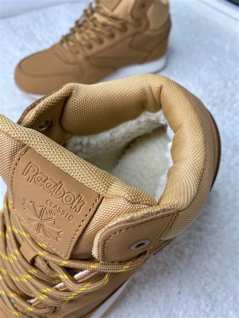 Купить кроссовки Reebok Classic Leather Mid безевые в Санкт-Петербурге